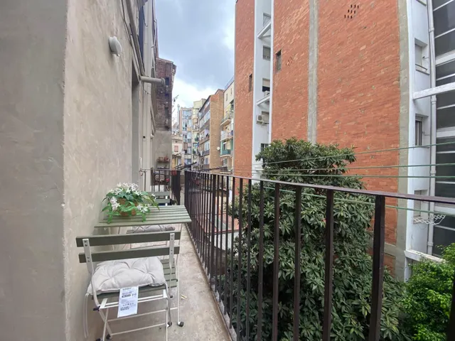 ESTUPENDO APARTAMENTO REFORMADO AL LADO DE SAGRADA FAMILIA — 9