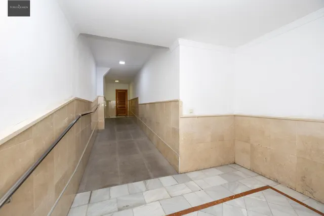 Piso Reformado en Zona Comercial y Universitaria de Granada - €330,000 — 24