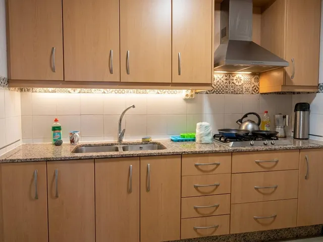 Tu refugio mediterráneo frente a la laguna rosa: un bungalow con amplio patio y muchas posibilidades — 13