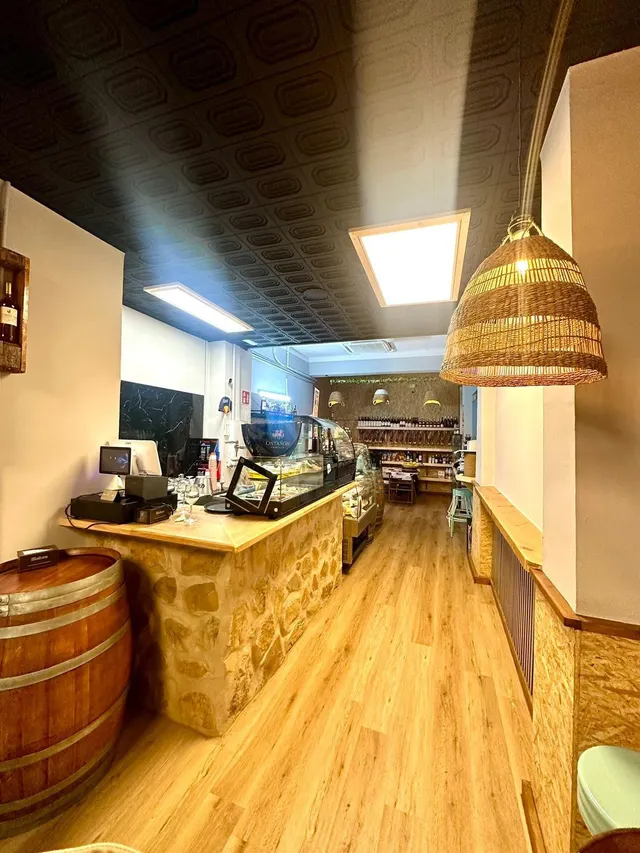 Traspaso de bar-cafetería con terraza en céntrica zona peatonal — 3