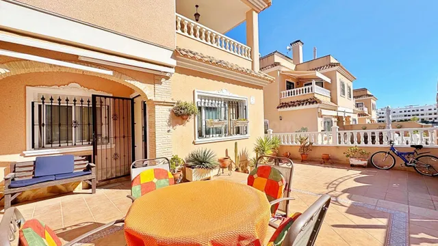 ADOSADO DE 3 DORMITORIO Y 2 BAÑOS EN ORIHUELA COSTA (ZONA LOS DOLSES) — 3