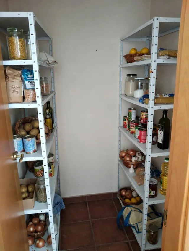 Se vende dúplex con terraza de 32 m2, cocina con despensa, salón con acceso a terraza, 3 hab., 2 baños, aseo, ascensor, trastero y plaza de garaje. — 15