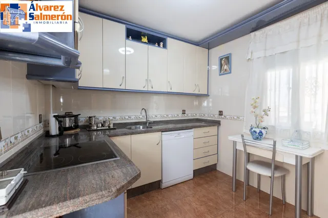 Casa independiente a 5 minutos de Granada en buen estado para entrar a vivir — 29