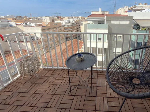 Maravilloso ático con increíble diseño, completamente exterior + terrazas con vistas panorámicas (280 mts del mar) — 2