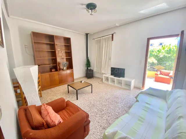 ESTUPENDA CASA EN LOS DESAMPARADOS, AMPLIA, CON PORCHE, TODA - foto 2