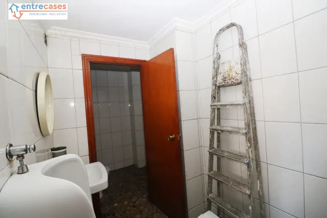 CASA INDEPENDIENTE CON LOCAL — 20