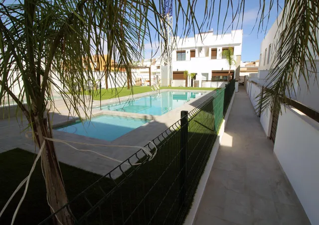 Villa 4 habitaciones 114m² en venta - Zona Pueblo - foto 2