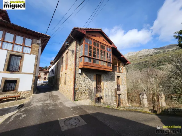Se vende gran propiedad para rehabilitar en Abándames, Peñamellera Baja — 9