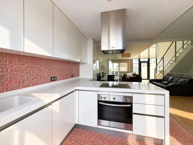 Moderno chalet adosado de 315m2 con gran garaje y piscina comunitaria — 7