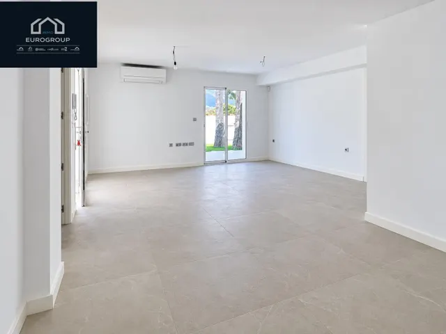 Impresionante chalet en perfecto estado, con 5 dormitorios y 3 baños, piscina privada y garaje con una parcela de 800m en el albir — 6