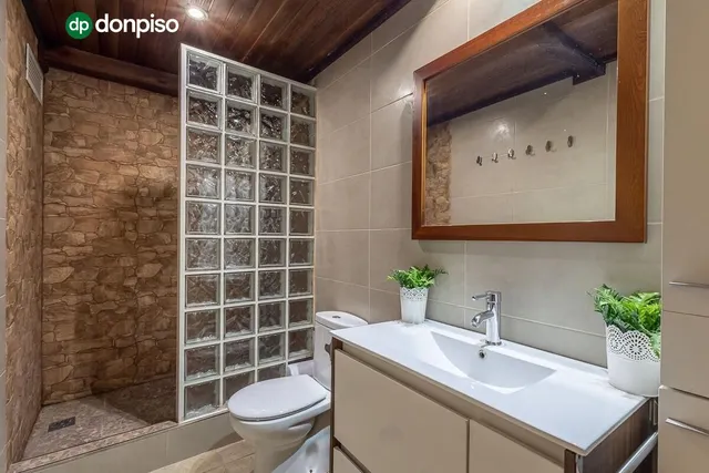 Chalet independiente con pozo propio y placas solares — 22