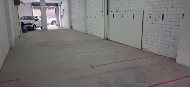 PLAZAS DE PARKING ESPECIALES PARA MOTOS — 6