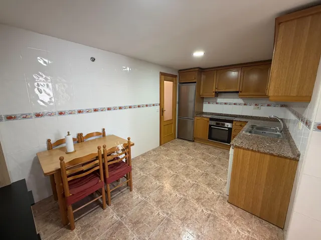 Piso amplio y muy luminoso con ascensor y comunidad incluidos – 800 €/mes (posibilidad de plaza de garaje en el mismo edificio por 50€ mas al mes) — 11