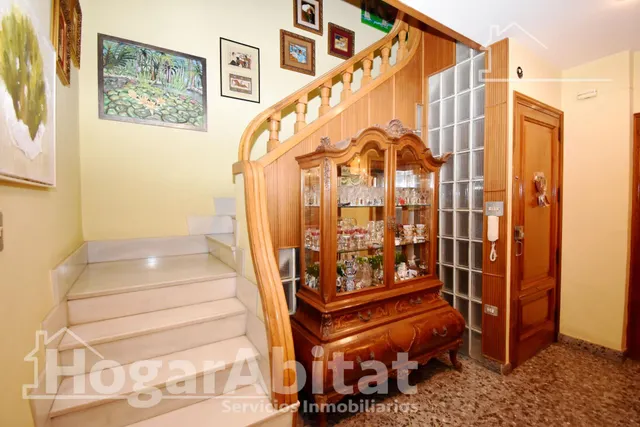 CASA SEMIREFORMADA CON GARAJE Y DOS TERRAZAS, EN EL CENTRO — 8