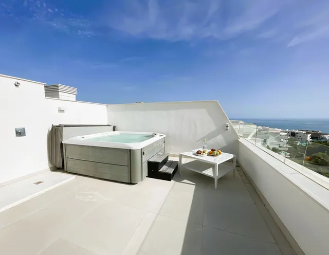 En venta: Espectacular ático de 2 dormitorios con jacuzzi privado y licencia de alquiler vacacional en Higuerón West, Costa del Sol — 26