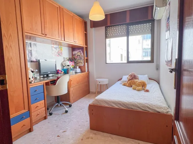PISO DE CUATRO habitaciones EN EL CARMEN — 23