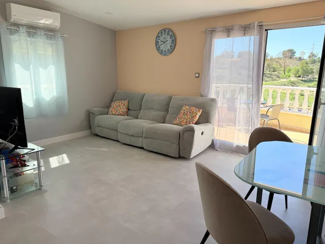 Un chalet totalmente reformado con vistas a la montaña — 26