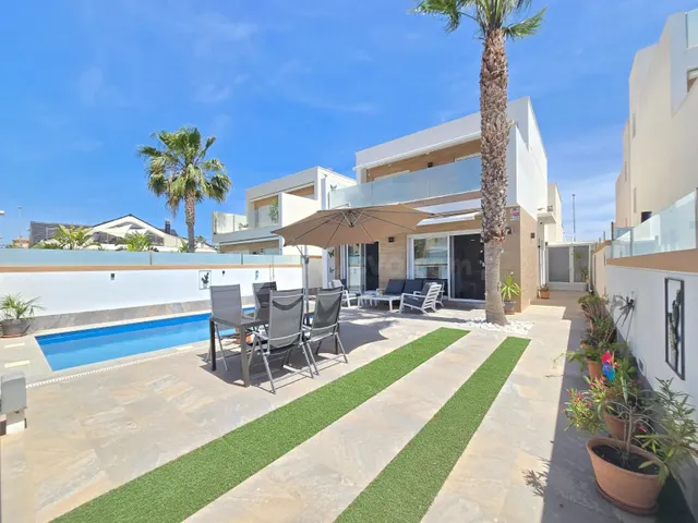 Villa 3 habitaciones 111m² en venta - Zona Pueblo - foto 3