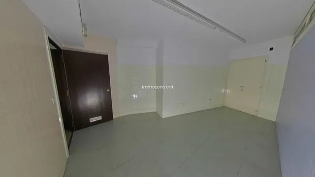 2 LOCALES DE 821 M2. EN TOTAL, FIGUERES — 23