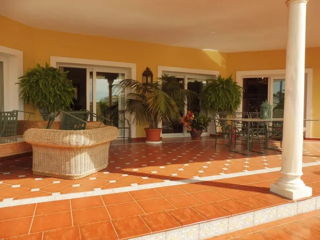 Villa de lujo junto a la playa y Puerto Marina — 6