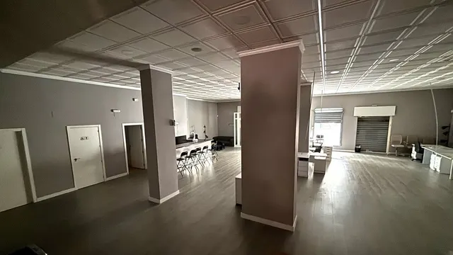 Local comercial 321m² en venta - Centro — 10
