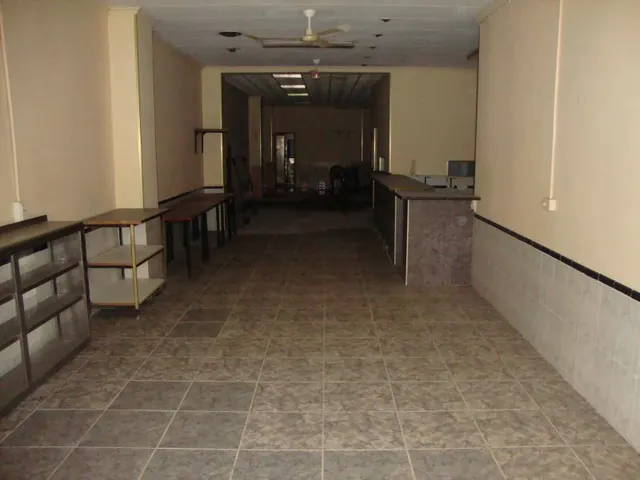 VENTA O ALQUILER DE LOCAL COMERCIAL EN SOLLANA — 2
