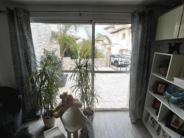 Villa independiente totalmente renovada con apartamento independiente y piscina en La Zenia!!! — 44
