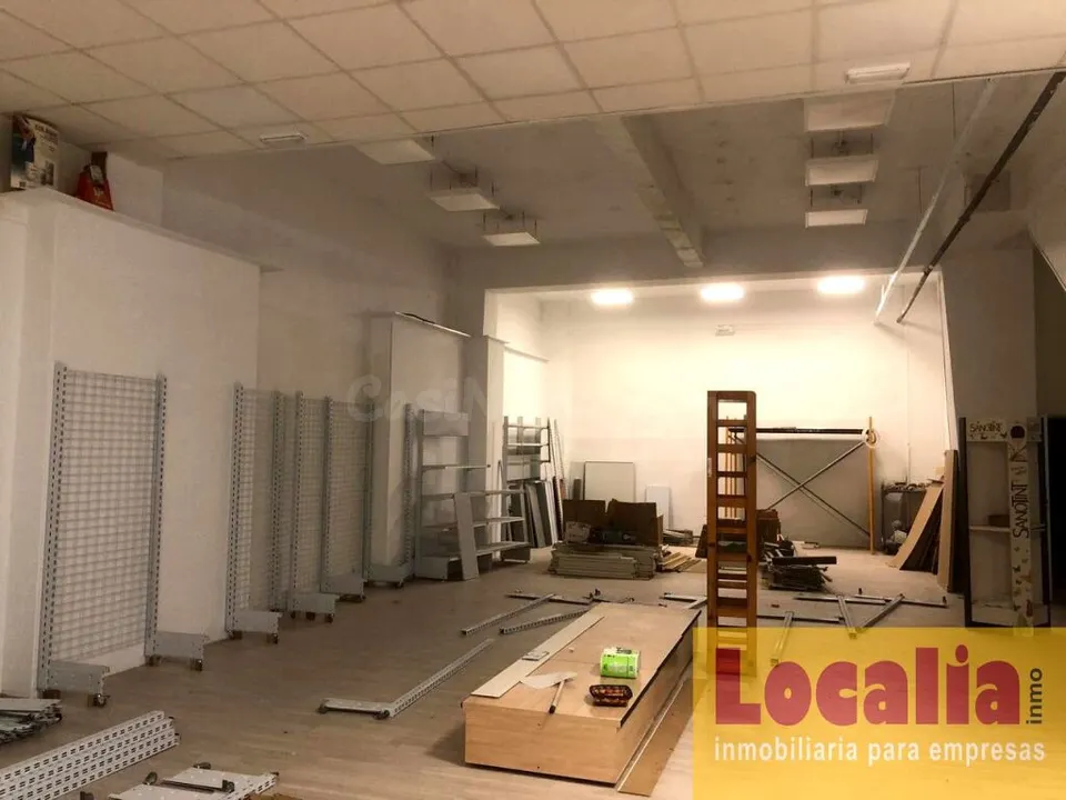 Amplio local de 360 metros en alquiler. Santander.