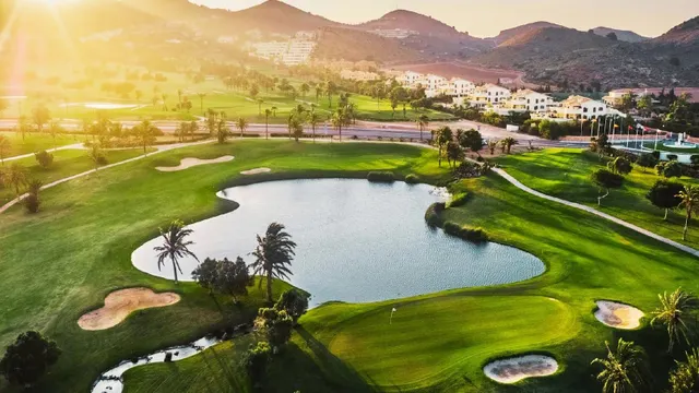 HERMOSAS CASAS ADOSADAS EN LA MANGA — 18
