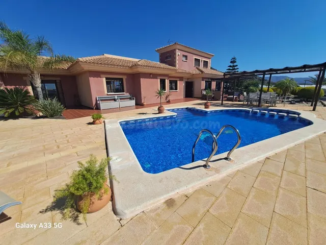 Casa de campo 5 habitaciones 474m² en venta - Las Majadas-La