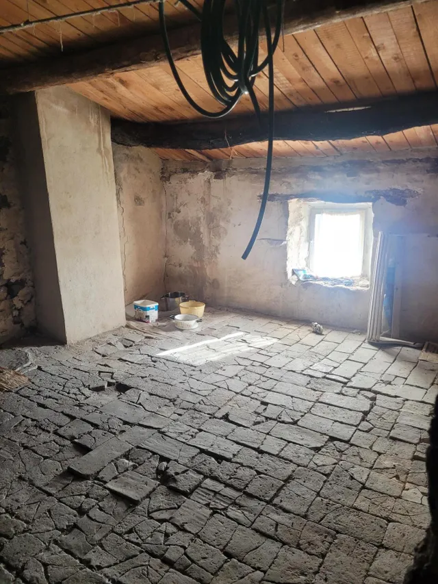 CASA CON CORRAL y TERRENO EN SAN MARTÍN DE UNX — 26