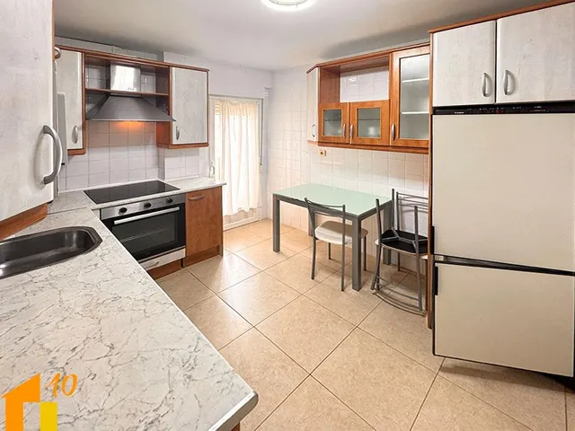 Amplia y luminosa vivienda en calle Jerez — 12
