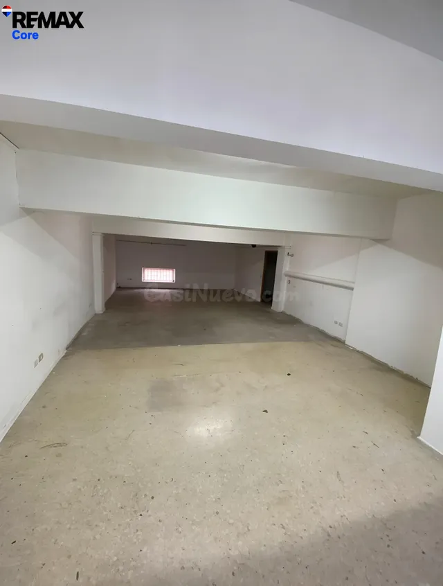 Gran Local Comercial de 180 m2 en Zona Colón (Cáceres) – ¡Pr - foto 3