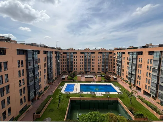 ATICO CON AMPLIA TERRAZA, SOLARIUM PRIVADO Y VISTAS PANORAMI - foto 3