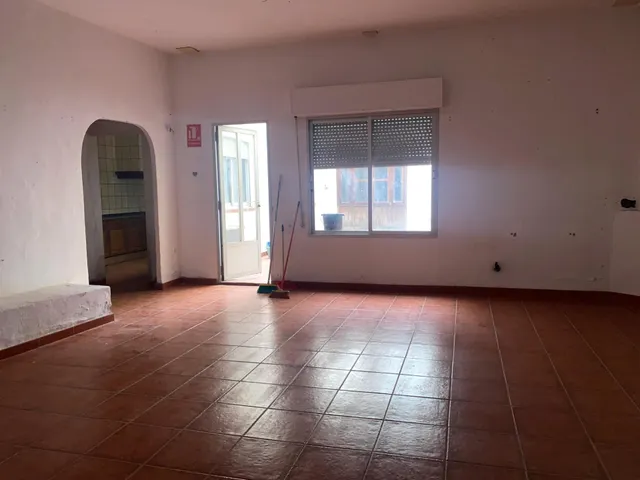 CASA CON MUHAS POSIBILIDADES CERCA DE LA PLAZA DE LA CONCEPC - foto 5