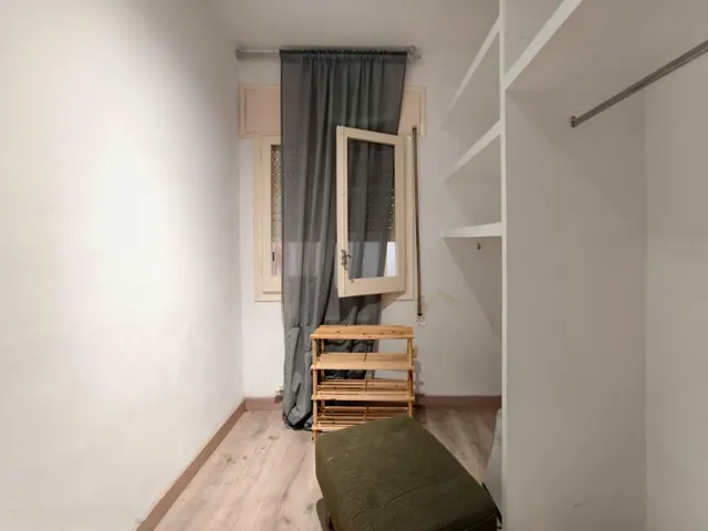 PISO DE 100 m2 CON 4 habitaciones EN LA ZONA DEL ESCORXADOR — 16