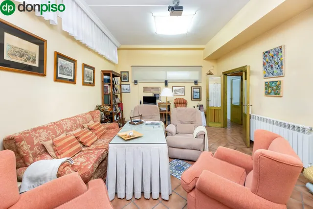 CHALET ADOSADO EN URBANIZACIÓN ADORATRICES — 44