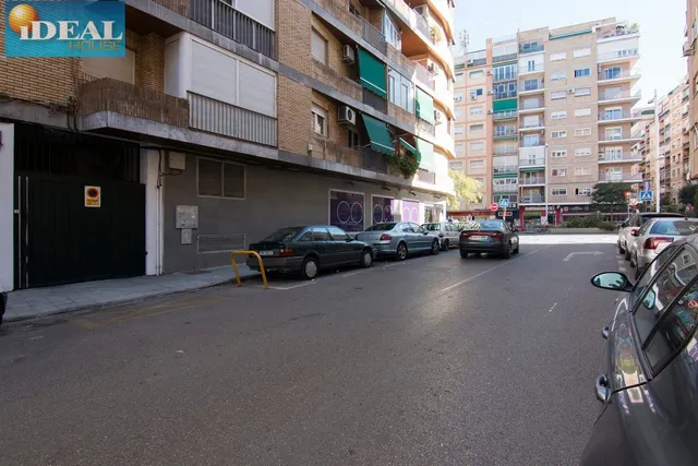 A6100J6. Plaza de garaje en camino de Ronda, junto Gimnasio Yo10 — 13