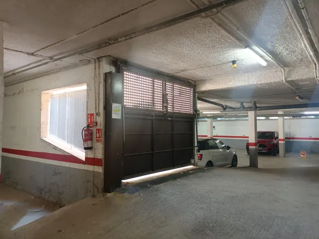 Plaza de Parking coche en venta de 19 m2 muy bien ubicada — 4