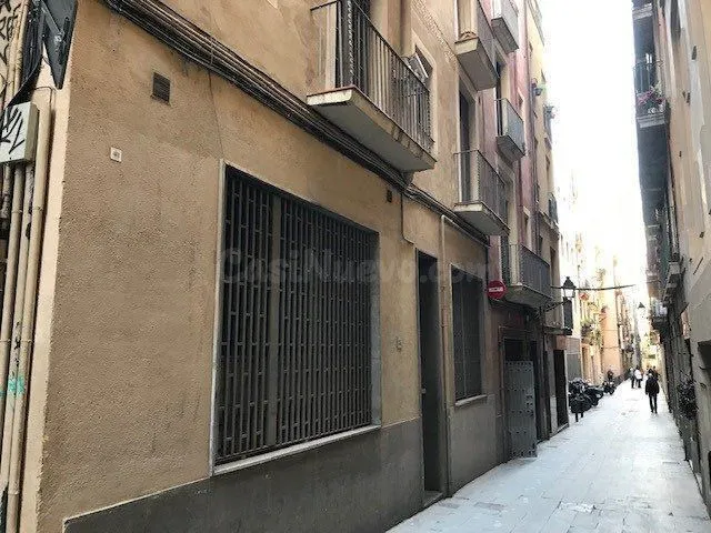 Edificio con derecho a vuelo en el centro de Barcelona — 11