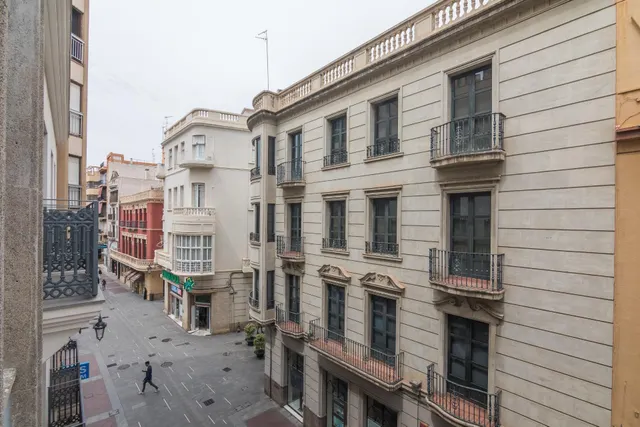 VIVIENDA RECIÉN REFORMADA EN VENTA CALLE CORREDORA · ELCHE — 33