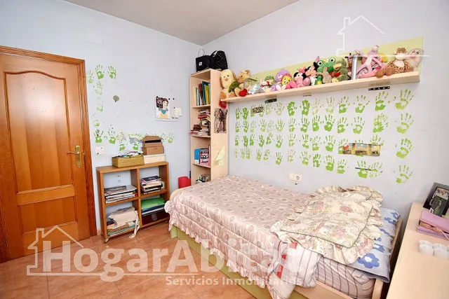 CHALET SEMINUEVO CON GARAJE, PISCINA Y AMPLIA PARCELA — 31