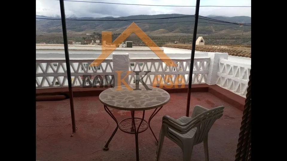 SE VENDE CASA CON LOCAL ABAJO EN FIÑANA ZONA CENTRO