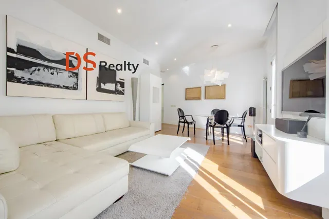 Ds realty presenta | vivienda exterior con tres balcones y terraza frente al templo de debod — 25