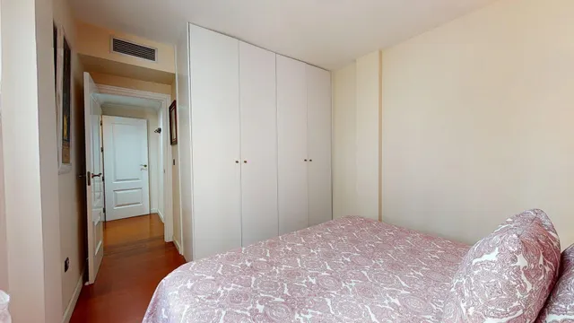 Magnifica vivienda de 4 dormitorios, convertida en 3 dormitorios, con dos baños, vestidor y terraza — 24
