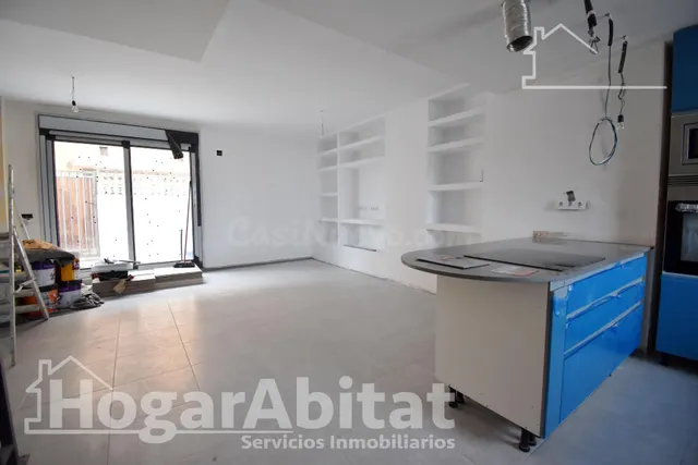 ¡VISTAS DESPEJADAS! MAGNÍFICO ADOSADO CON GARAJE Y TRES TERR
