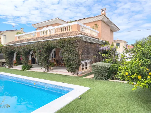 Precioso chalé unifamiliar aislado con piscina y amplio gara - foto 3
