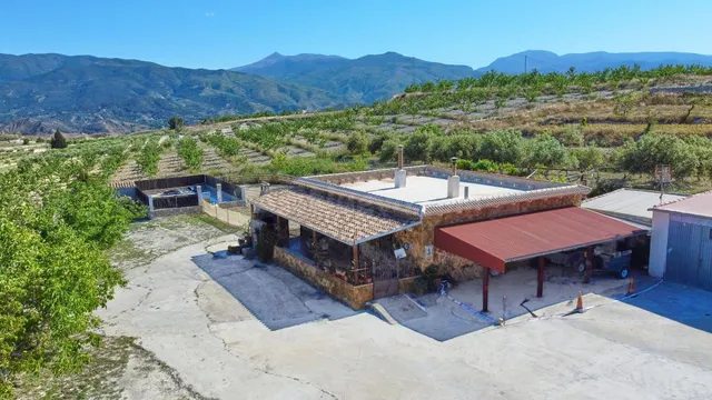 Cortijo con piscina y tierra cultivada - foto 4