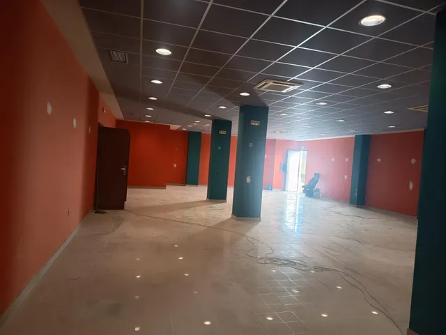 Nave con oficinas en ciudad del transporte — 10