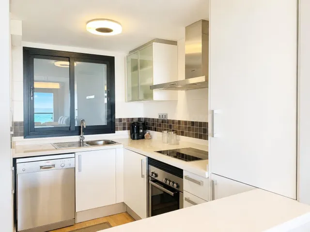 EXCLUSIVO APARTAMENTO CON VISTAS PANORÁMICAS AL MAR EN LA PL - foto 5